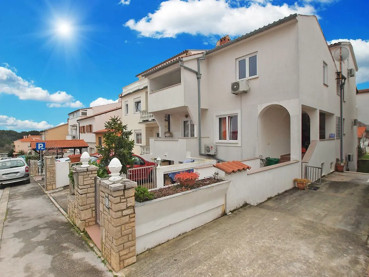 Apartment Vladimira 1569 Pula